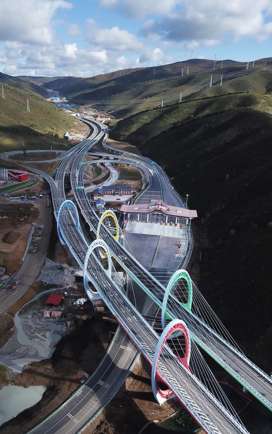 延崇高速公路.特约记者 陈红宇 供图