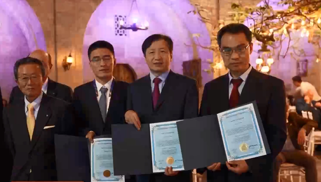 拓展探索的脚步 嫦娥五号团队荣获国际宇航科学院最高团队荣誉奖
