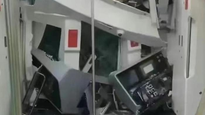 西安地铁十号线试车发生事故 官方通报：试验人员处置不当导致追尾