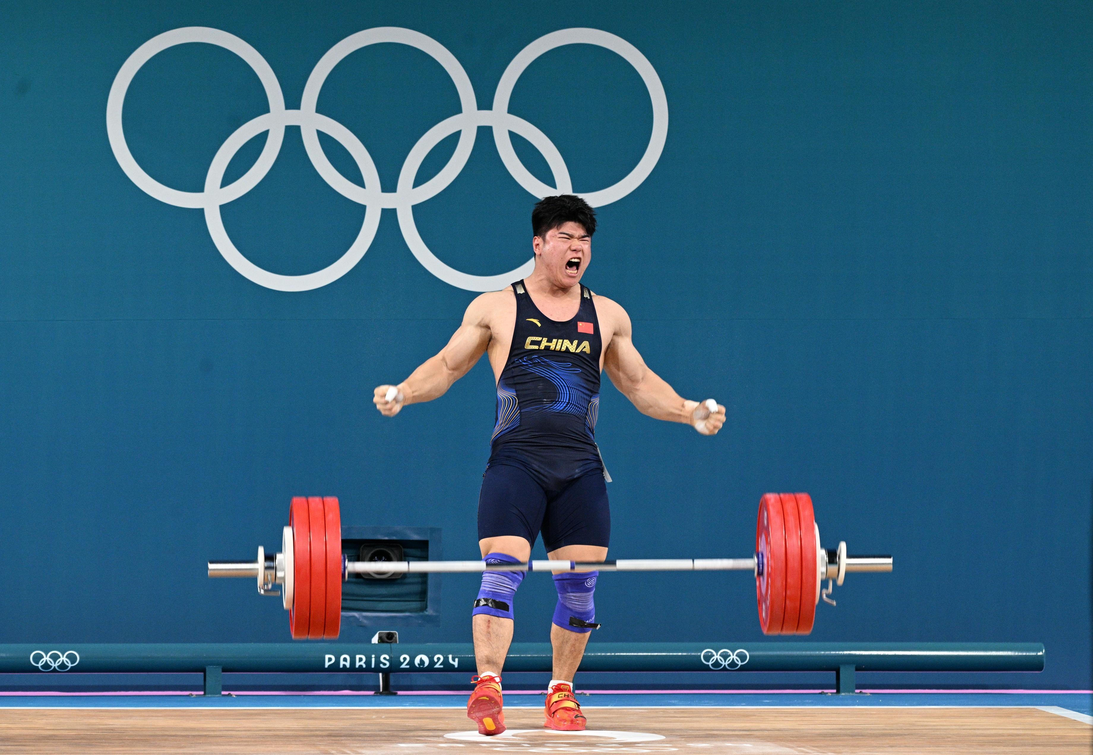中国队第34金!刘焕华夺得男子举重102公斤级金牌