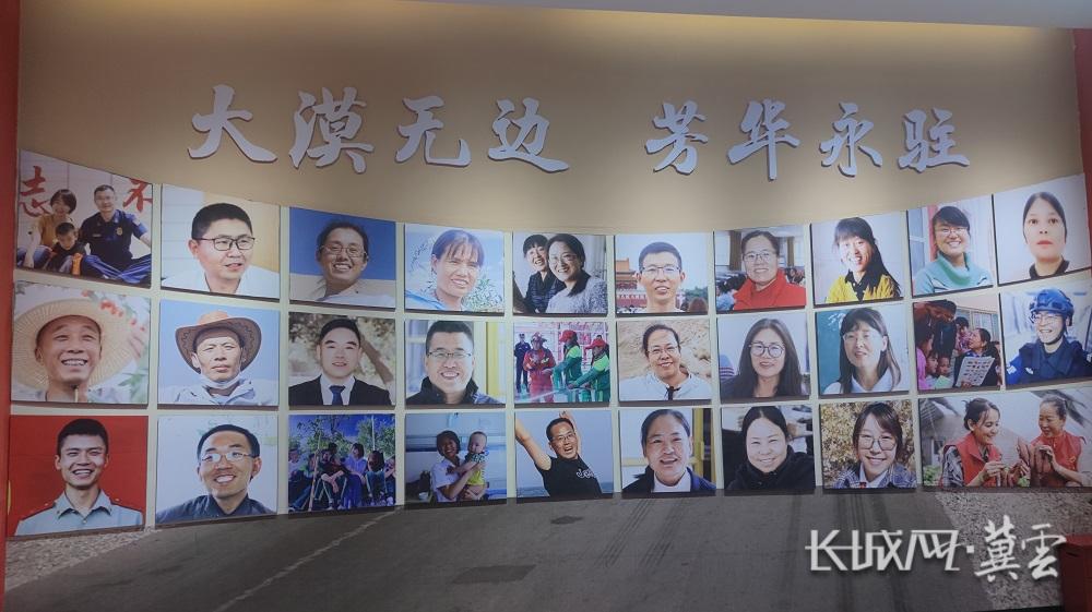 航拍塔克拉玛干沙漠边缘的绿洲小城且末。长城网·冀云客户端记者 马宁 摄