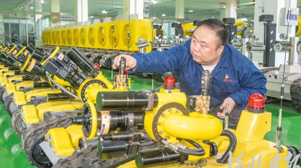 孙宁：把特种机器人变成“全能战士”