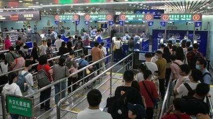 “五一”假期1089.6万人次出入境