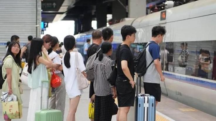 8月1日起，铁路部门优化学生预约购票服务