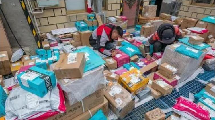 前7个月我国快递业务量完成1120.5亿件