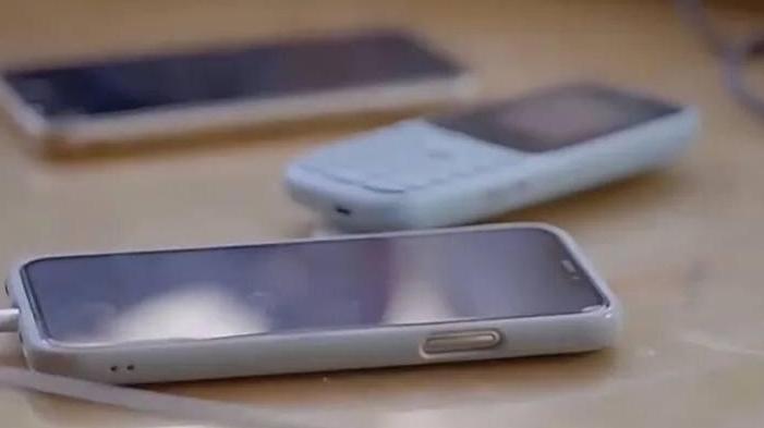 1吨旧手机能提取约200克黄金?你家的闲置手机可以这样处理→