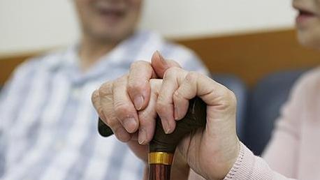 河北各地开展形式多样的敬老爱老活动