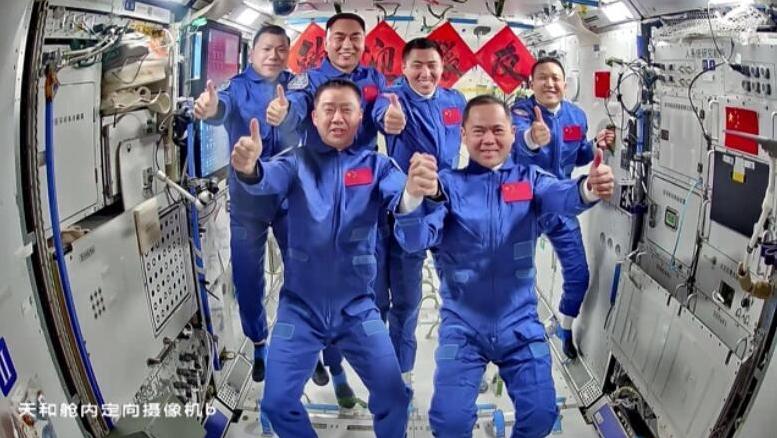 第7次“太空会师”！神舟二十一号航天员乘组顺利进驻“天宫”