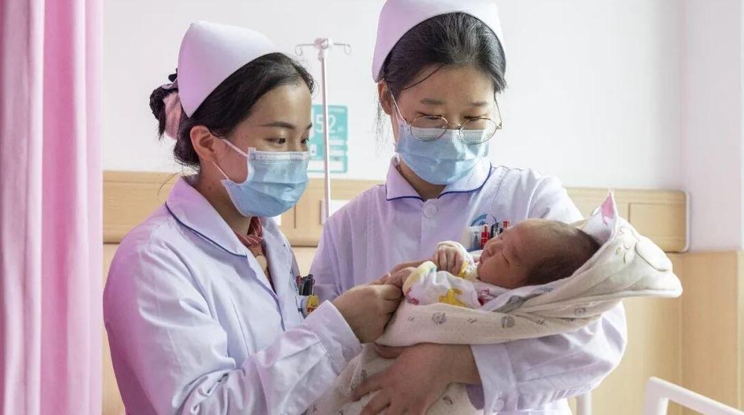 国家医保局:力争明年实现生娃基本“不花钱”