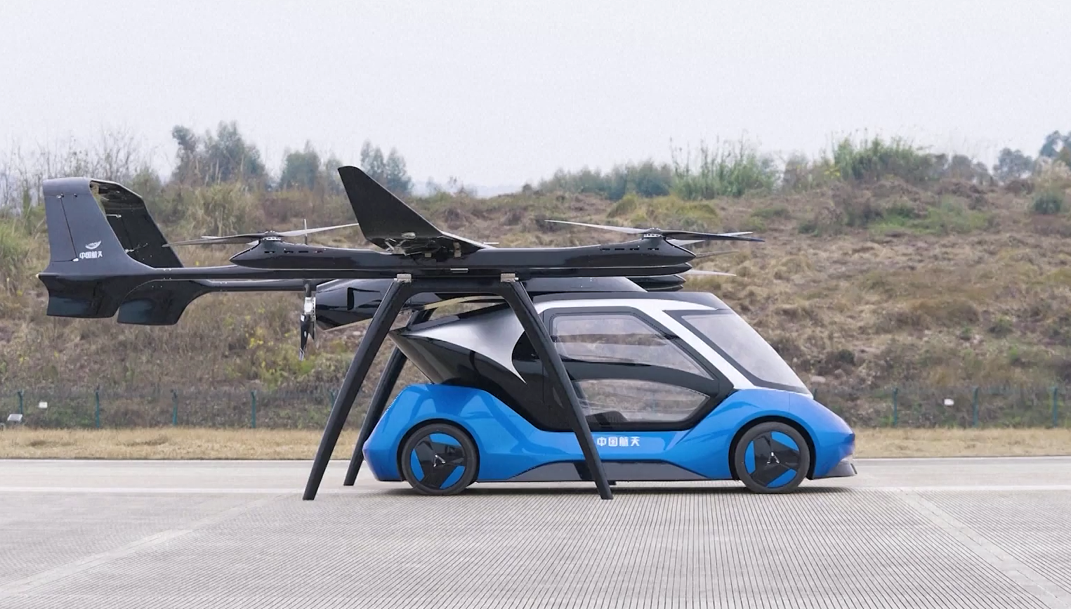 首飞成功！汽车飞机二合一！