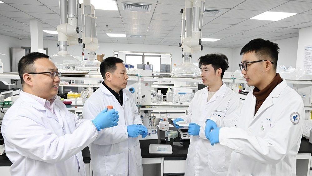 新春走基层丨一粒新药，一场12年的闯关