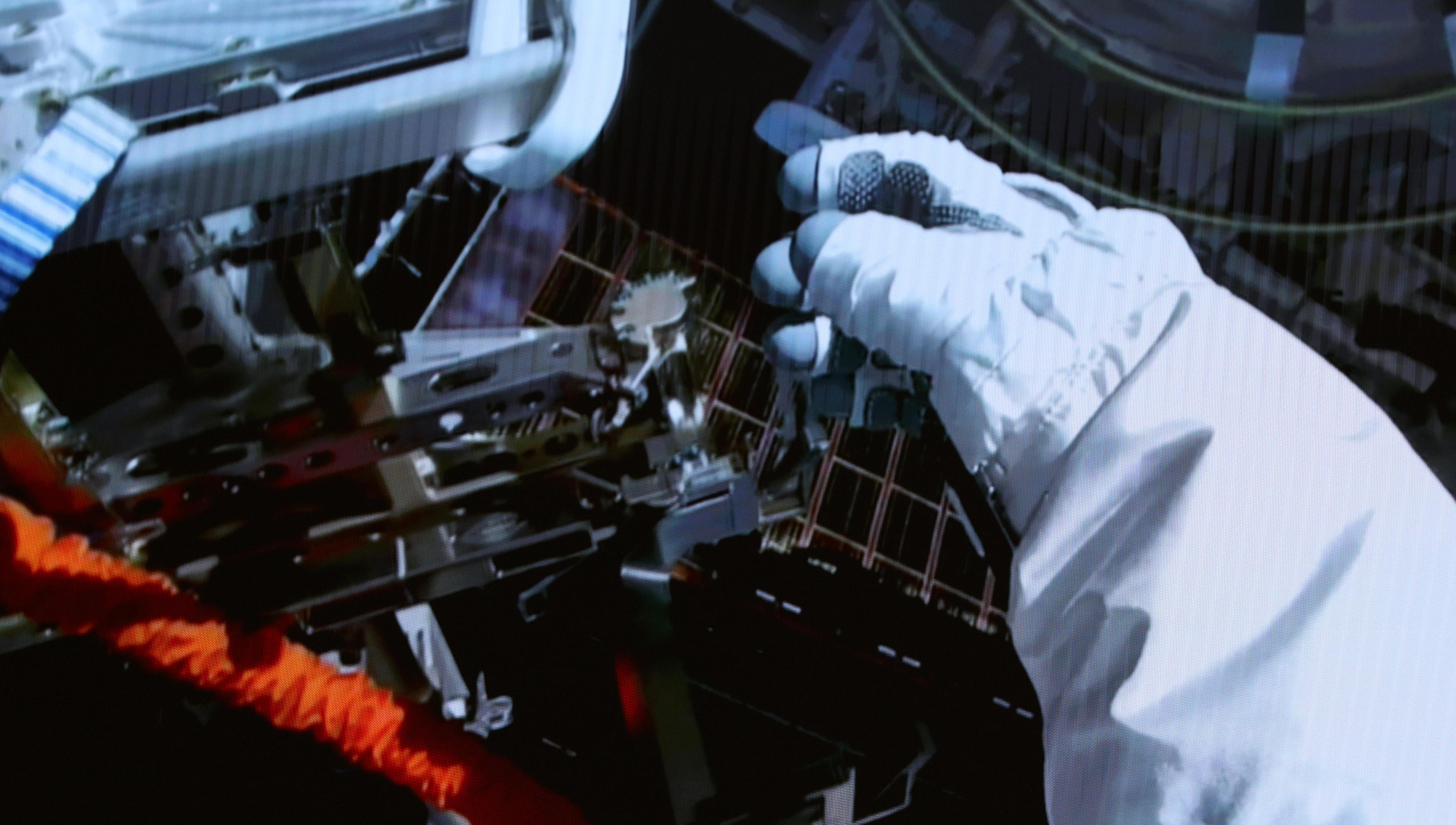 神舟二十一号航天员乘组圆满完成第二次出舱活动