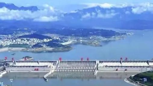 今年上半年三峡枢纽通过量达7664.2万吨