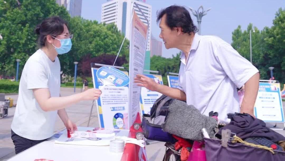 唐山市举办《社会救助法》宣传周集中宣传活动