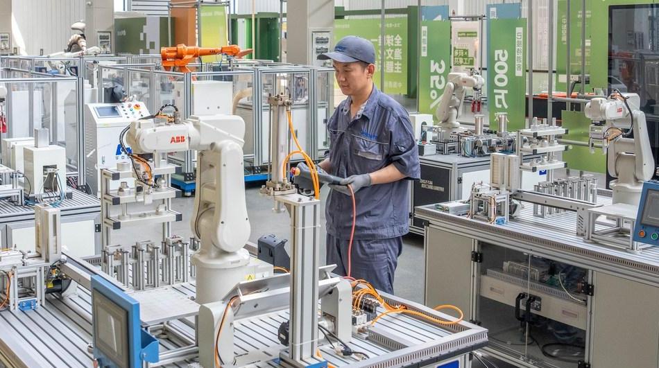 京津冀重点产业链群动能强劲