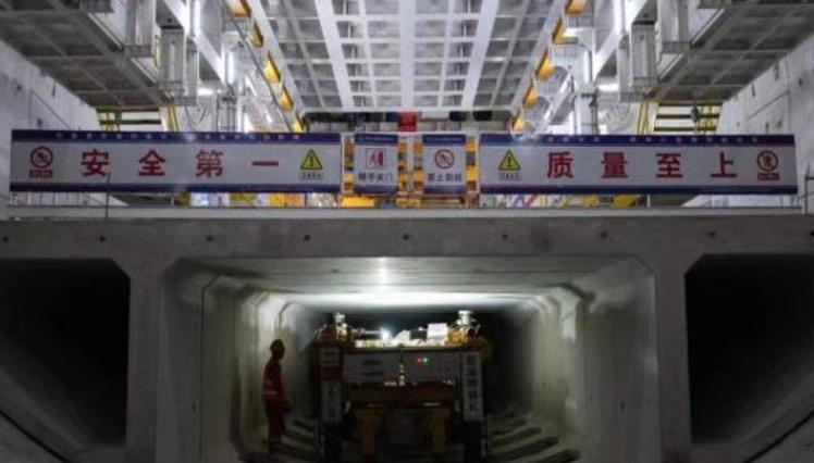 世界最长海底高铁隧道完成带压盾构换刀